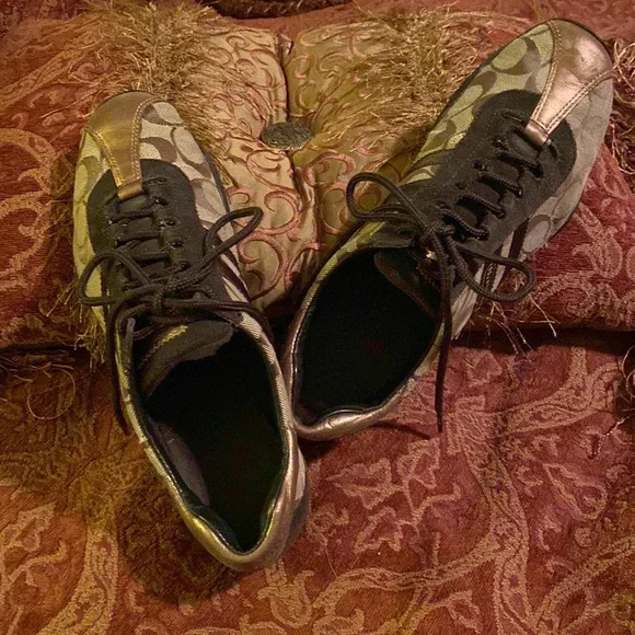 COACH - Picture 7 of 10